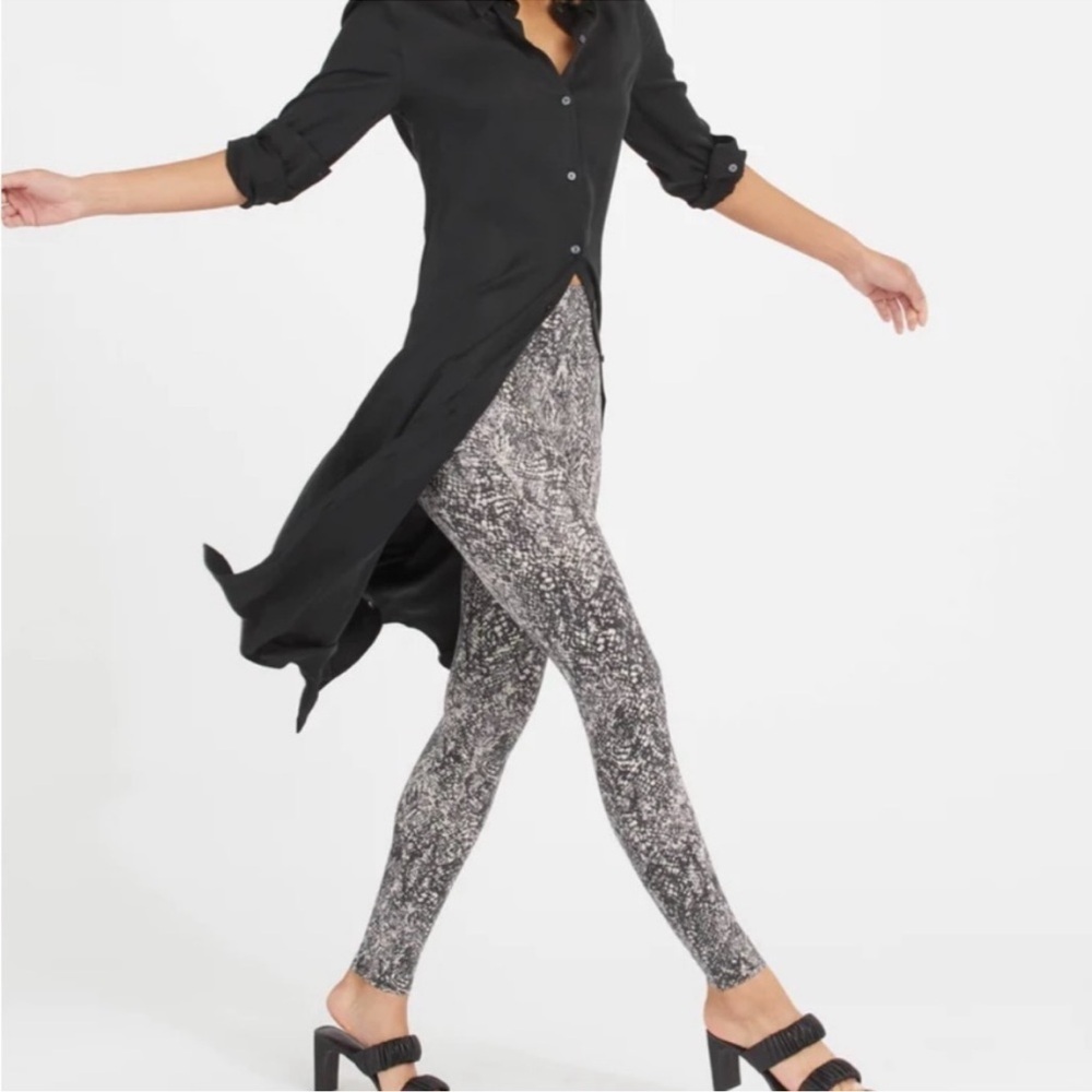 SPANX‎ - Snake Shine Faux Leather Leggings  - Size M